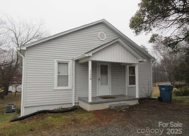 Property at 1110 20th St NE, Hickory, NC 28601, 2 beds, 1 bath