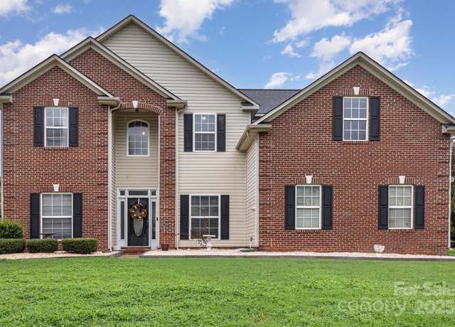 Property at 4803 Chesney St NW, Concord, NC 28027, 6 beds, 3 baths