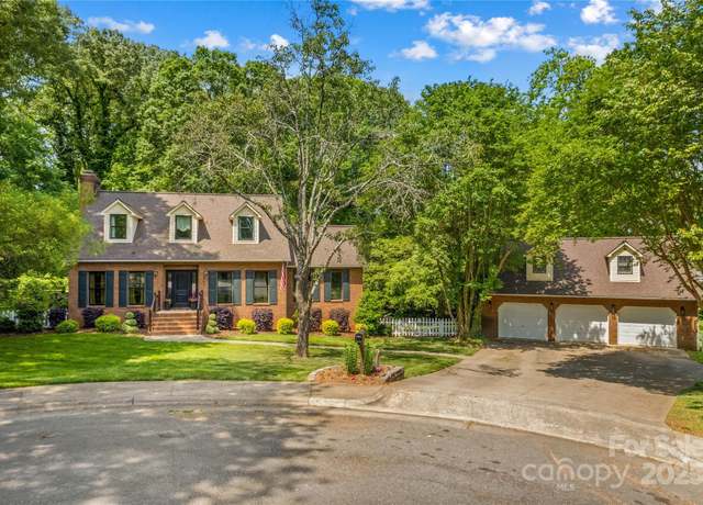 Property at 341 N Mulberry St, Statesville, NC 28677, 4 beds, 2.5 baths