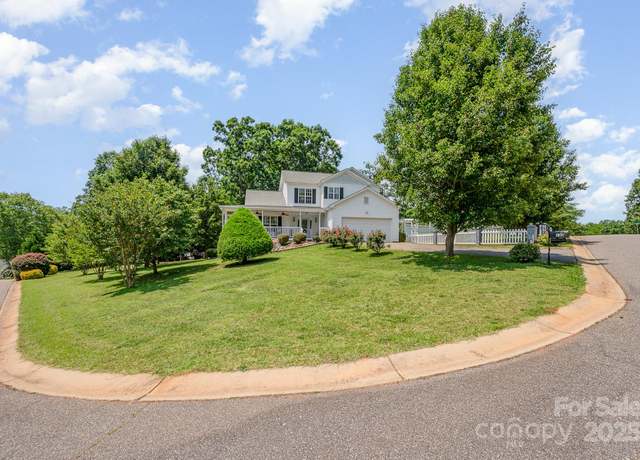 Property at 130 Greenwich Dr, Statesville, NC 28677, 3 beds, 2.5 baths