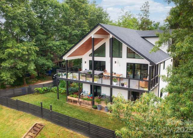 Property at 103 Pennsylvania Ave, Asheville, NC 28806, 3 beds, 2 baths