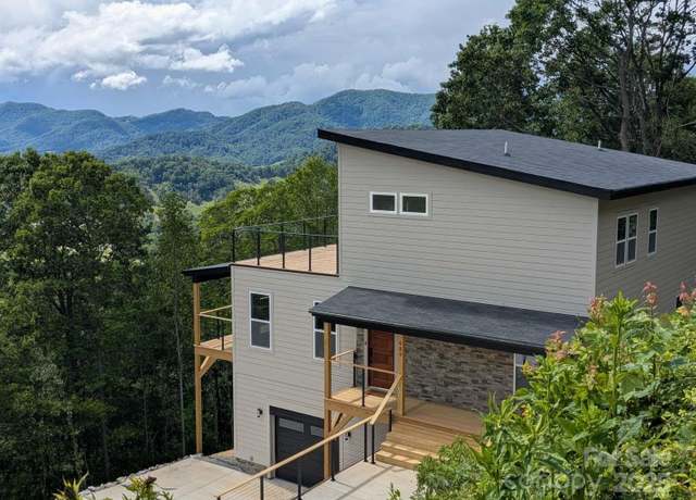 Property at 689 Blake Dr, Canton, NC 28716, 3 beds, 3.5 baths