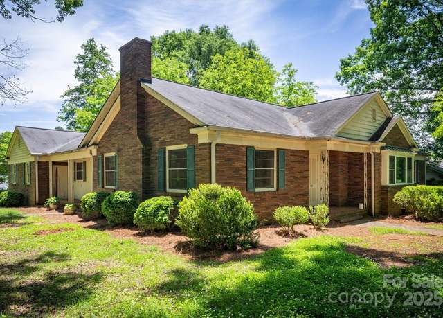 Property at 1503 Brentwood Dr, Newton, NC 28658, 3 beds, 2.5 baths