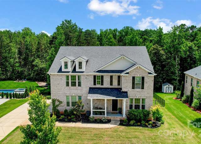 Property at 319 S San Agustin Dr, Mooresville, NC 28117, 4 beds, 4.5 baths