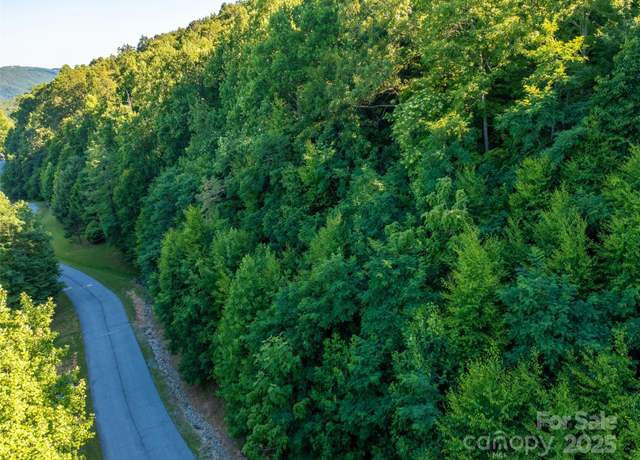 Property at 811 Grand Oaks Dr, Hendersonville, NC 28792