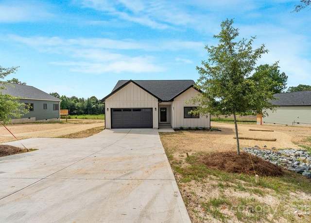 Property at 697 S Grove St, Lincolnton, NC 28092, 3 beds, 2 baths