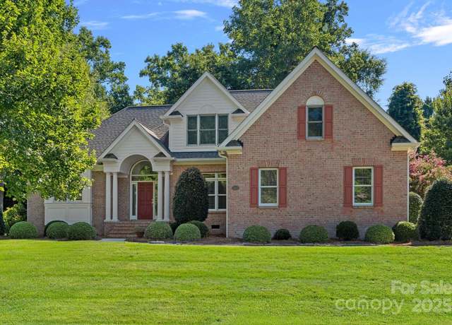 Property at 122 Pin Oak Ln, Mooresville, NC 28117, 3 beds, 2.5 baths