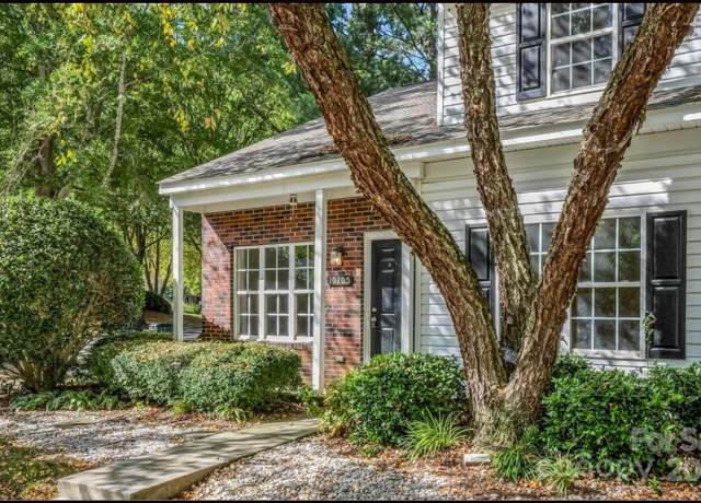 Property at 10105 Reindeer Way Ln, Charlotte, NC 28216, 3 beds, 2.5 baths