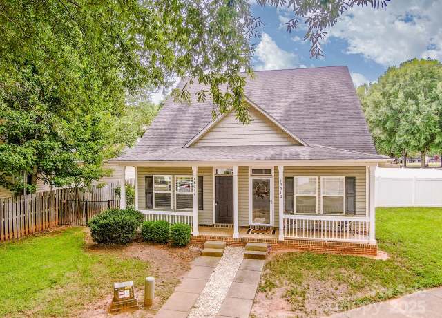 Property at 13016 Meadowmere Rd, Huntersville, NC 28078, 2 beds, 2 baths