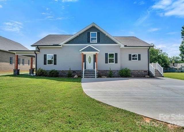 Property at 222 S Main Gq St, Salisbury, NC 28146, 6 beds, 3 baths