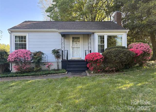 Property at 1059 16th Ave NW, Hickory, NC 28601, 2 beds, 1 bath