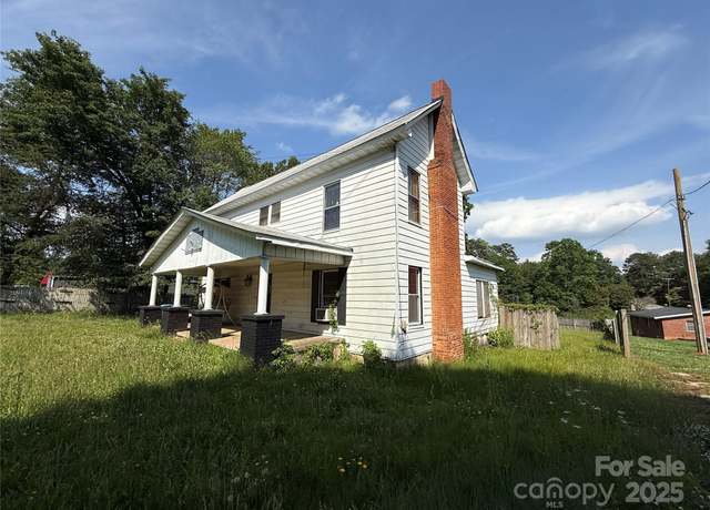 Property at 1445 33rd St SW, Hickory, NC 28602, 4 beds, 1 bath