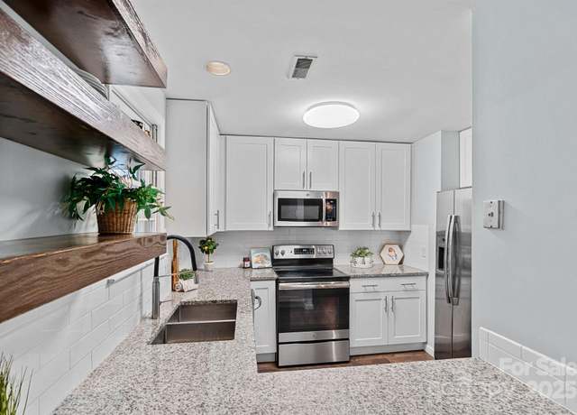 Property at 3308 Selwyn Farms Ln #5, Charlotte, NC 28209, 2 beds, 2 baths