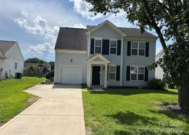 Property at 2819 Cougar Hill Ct, Charlotte, NC 28216, 3 beds, 2.5 baths