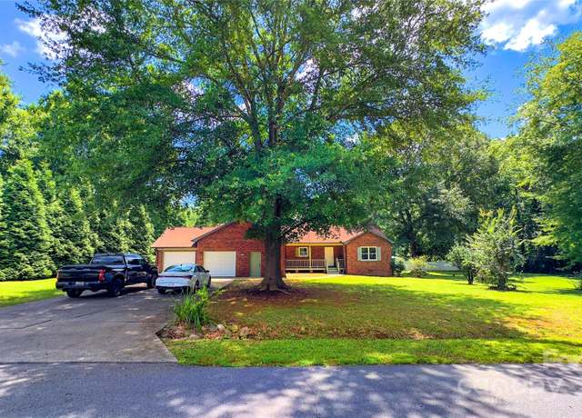 Property at 4885 Maggie Dr, Hickory, NC 28602, 3 beds, 2 baths