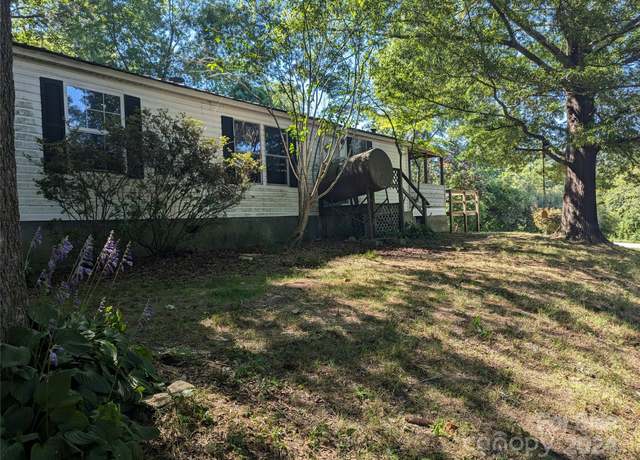 Property at 637 Clearview Dr, Hendersonville, NC 28792, 3 beds, 2 baths