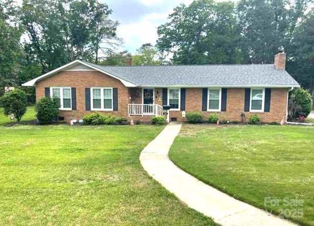 Property at 107 Calhoun Dr, Cheraw, SC 29520, 3 beds, 2 baths