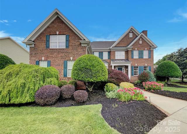 Property at 1000 Sarandon Dr, Matthews, NC 28104, 4 beds, 4.5 baths
