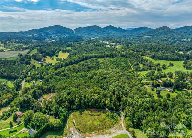 Property at 223 Deer Path Ln, Asheville, NC 28806