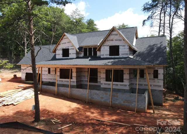 Property at 300 Spanish Oak Ln, Gastonia, NC 28056, 4 beds, 3.5 baths