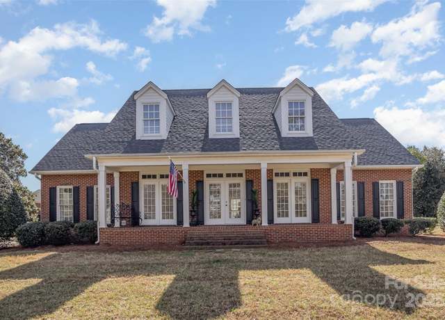 Property at 2968 Robinwood Rd, Gastonia, NC 28054, 4 beds, 2.5 baths