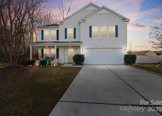 Property at 3247 Bamburgh Ct, Charlotte, NC 28216, 4 beds, 2.5 baths