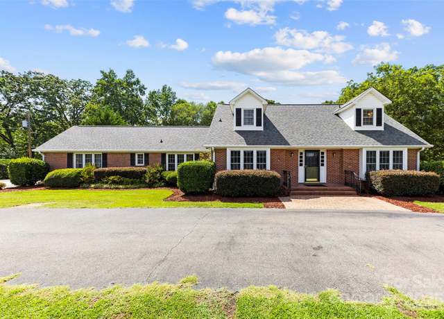 Property at 901 N Kingsburry Rd, Clover, SC 29710, 5 beds, 4 baths