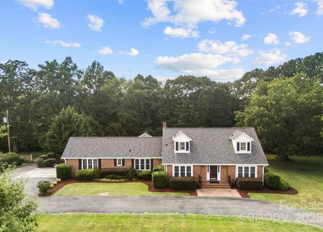 Property at 901 N Kingsburry Rd, Clover, SC 29710, 5 beds, 4 baths