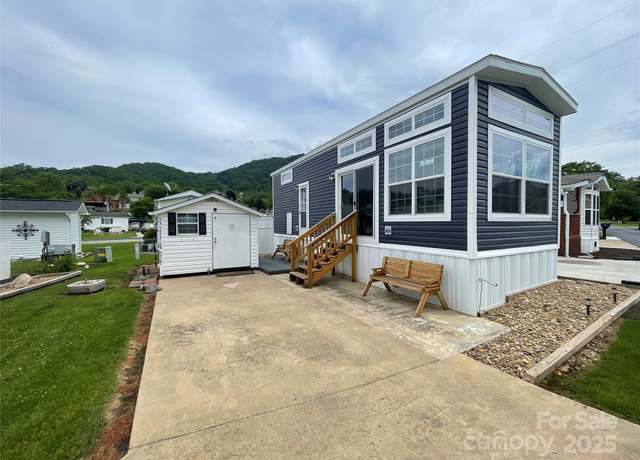 Property at 43 Vacation Pointe, Waynesville, NC 28785, 1 bed, 1 bath