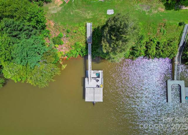 Property at 137 Lakeside Dr, Marion, NC 28752, 3 beds, 2.5 baths