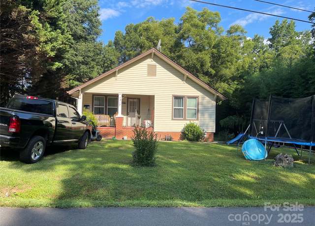 Property at 1317 14th St NE, Hickory, NC 28601, 2 beds, 1 bath