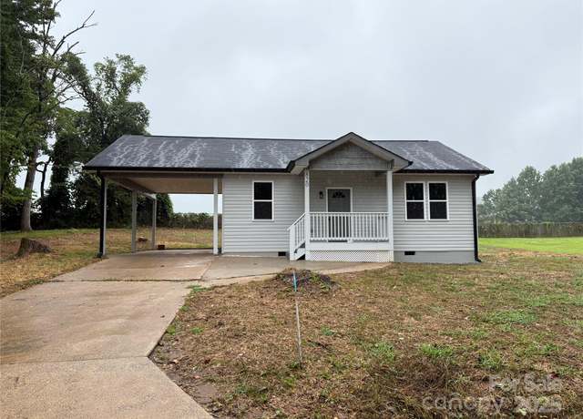 Property at 820 Hillsfarm St NE, Lenoir, NC 28645, 3 beds, 2 baths