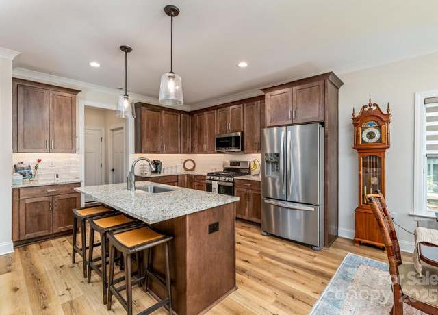 Property at 1109 Bunch Dr, Statesville, NC 28677, 3 beds, 3 baths