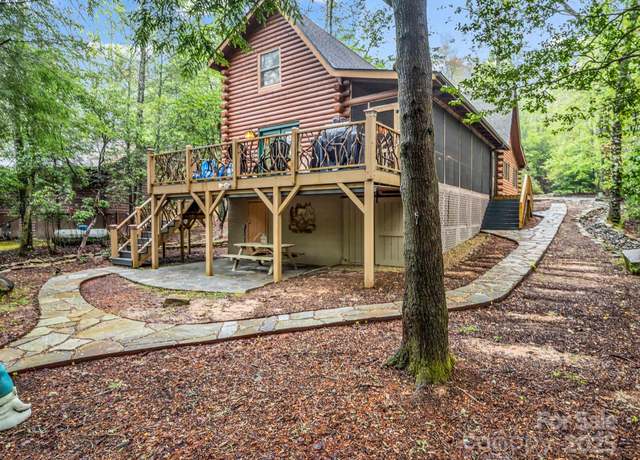 Property at 1040 Soquili Dr, Brevard, NC 28712, 2 beds, 2 baths