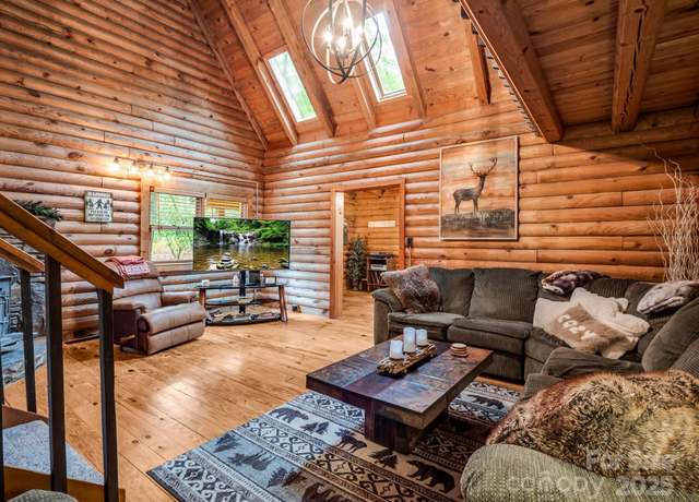 Property at 1040 Soquili Dr, Brevard, NC 28712, 2 beds, 2 baths
