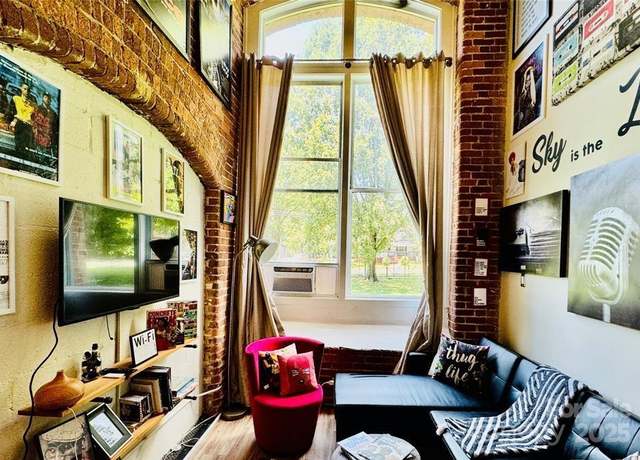 Property at 201 S Hoskins Rd #132, Charlotte, NC 28208, 1 bed, 1 bath