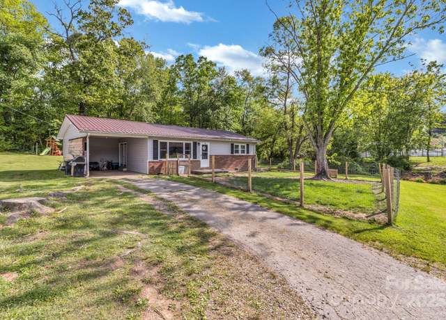 Property at 23 Grand Dr, Canton, NC 28716, 3 beds, 1 bath