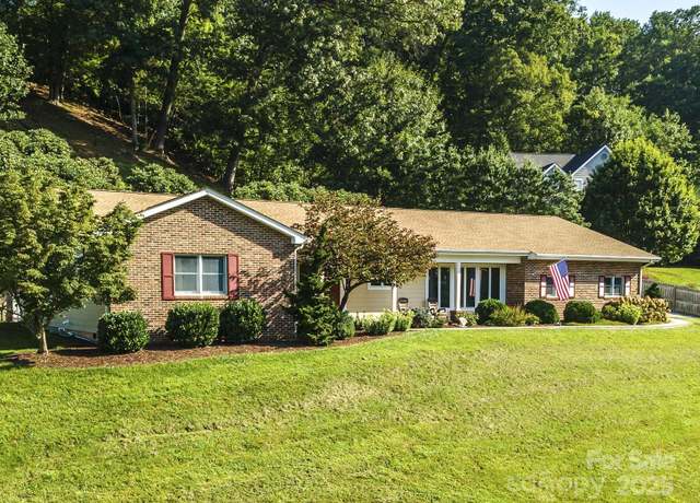 Property at 391 Knollwood Dr, Waynesville, NC 28786, 3 beds, 3 baths