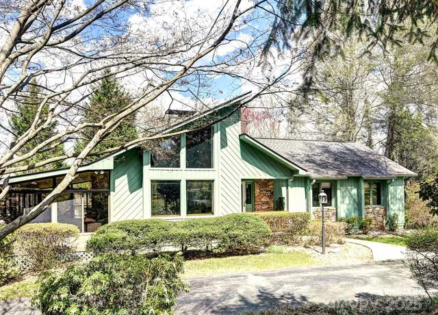 Property at 71 Underhill Rd, Hendersonville, NC 28792, 3 beds, 3 baths