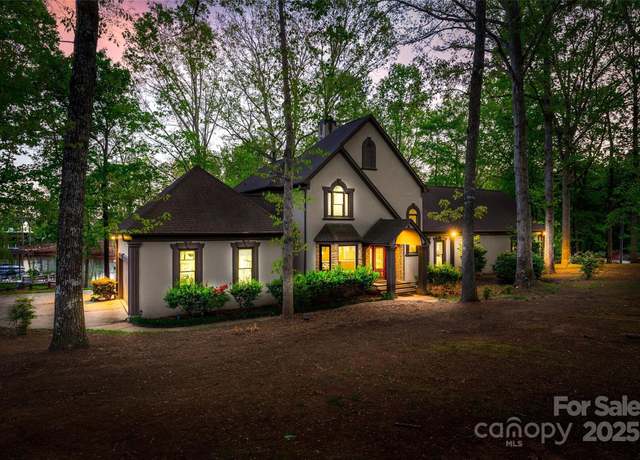 Property at 252 Greyfriars Rd, Mooresville, NC 28117, 4 beds, 4.5 baths