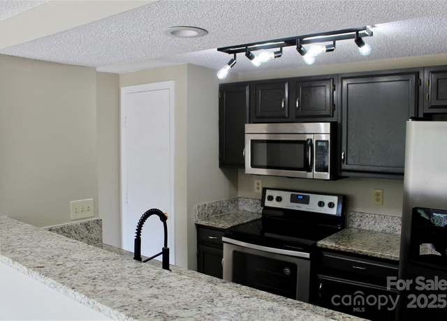 Property at 1604 Arlyn Cir Unit E, Charlotte, NC 28213, 3 beds, 2 baths