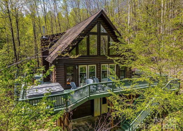 Property at 130 Greenfield Cir, Brevard, NC 28712, 3 beds, 4.5 baths
