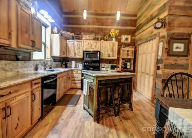 Property at 120 Spotted Fawn Ln, Waynesville, NC 28785, 2 beds, 2 baths
