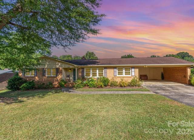 Property at 1218 Westwood Dr, Shelby, NC 28152, 3 beds, 2 baths
