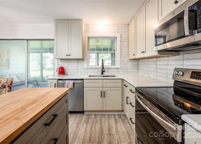 Property at 925 Henkel Rd, Statesville, NC 28677, 3 beds, 2.5 baths