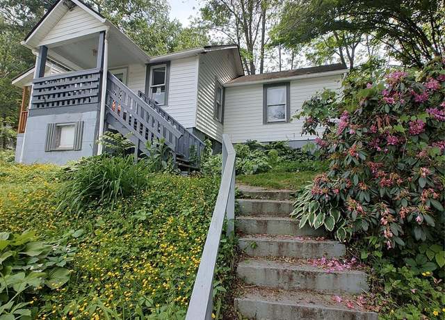 Property at 151 S Hill St, Waynesville, NC 28786, 2 beds, 1 bath