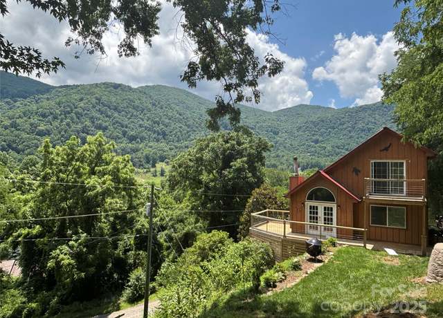 Property at 39 Moondust Dr, Waynesville, NC 28786, 2 beds, 3 baths