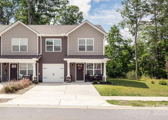 Property at 40 Malcolm Ct, Candler, NC 28715, 3 beds, 2.5 baths