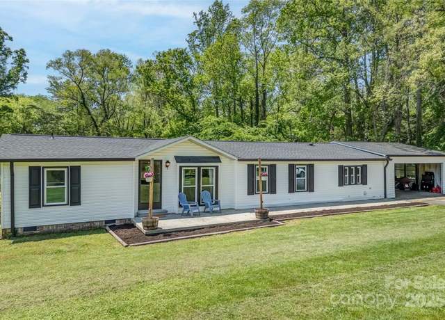 Property at 9 Ruby Dr, Hendersonville, NC 28792, 3 beds, 2 baths