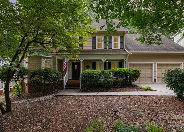 Property at 9924 Hanover Hollow Dr, Charlotte, NC 28210, 4 beds, 2.5 baths